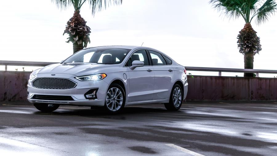  Ford Fusion Energi 2018 года  (фото 8 из 26)